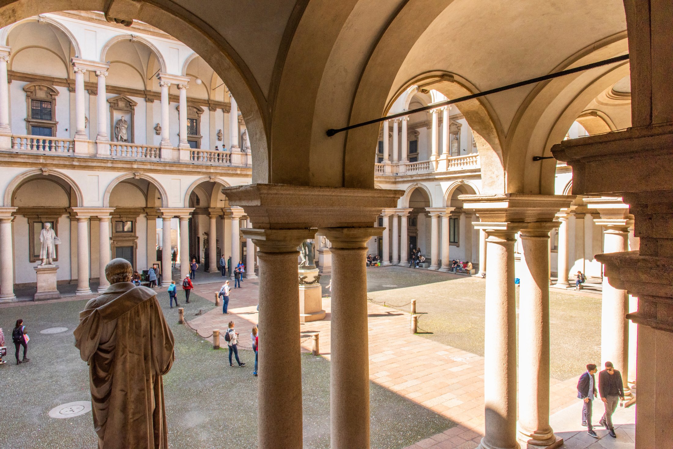 Milano, cortile porticato della Pinacoteca di Brera